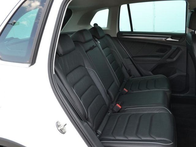 Volkswagen Tiguan 1.4 TSI eHybrid Elegance - Samsaru's Car Outlet
