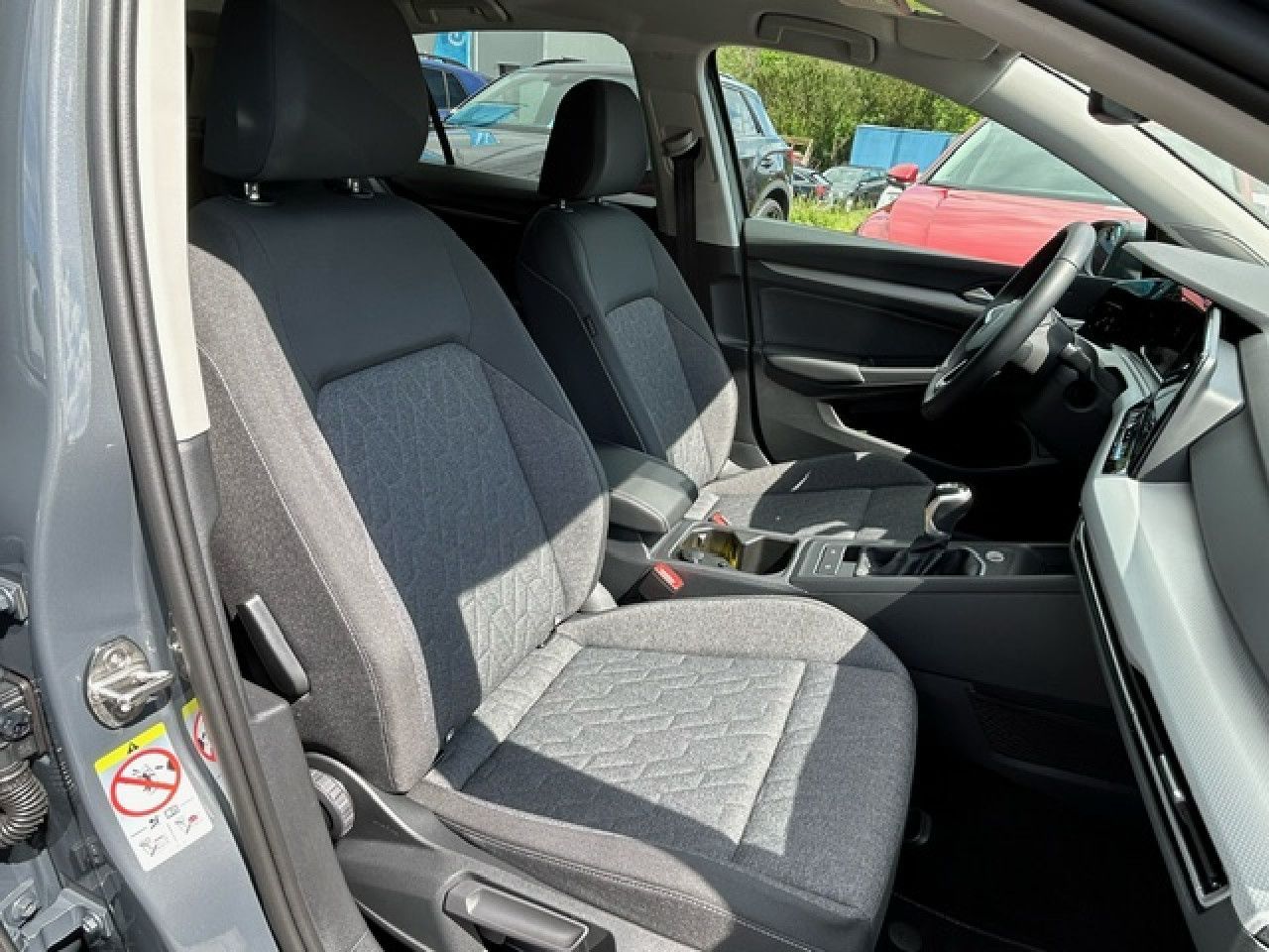 Volkswagen Golf VIII Move 1.5 TSI - Samsaru's Car Outlet