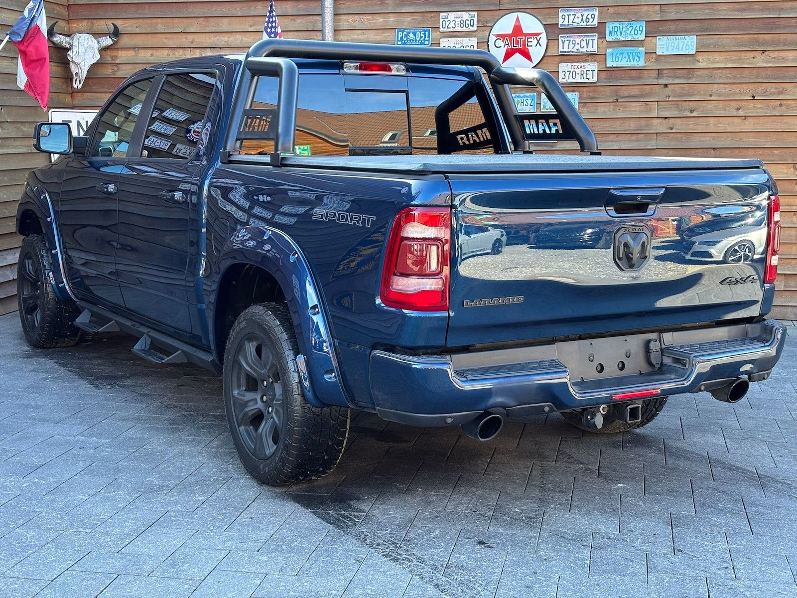 Dodge RAM 1500 Laramie 5,7L 4x4 AHK 12´´LED H&K LPG