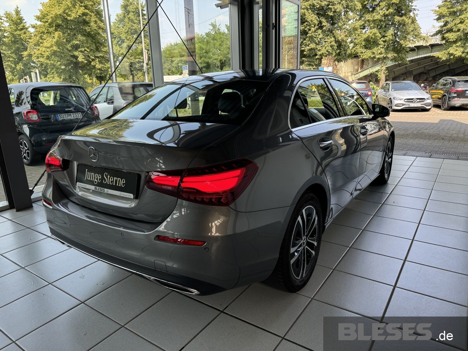 Mercedes-Benz A 200 Limousine - Samsaru's Car Outlet