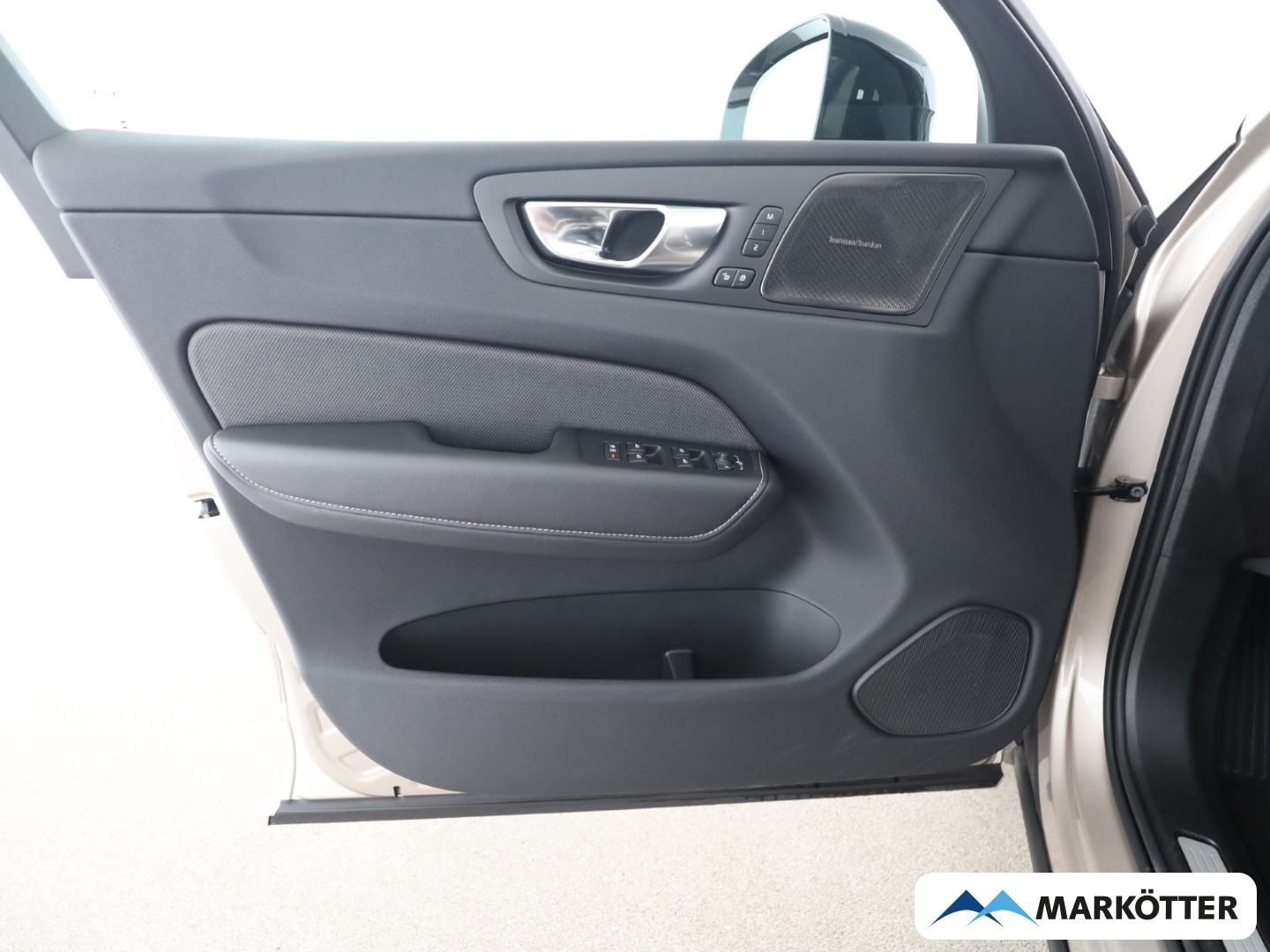 Volvo XC60 B5 AWD Plus Dark AHK/PANO/HARMAN/LHZ/BLIS