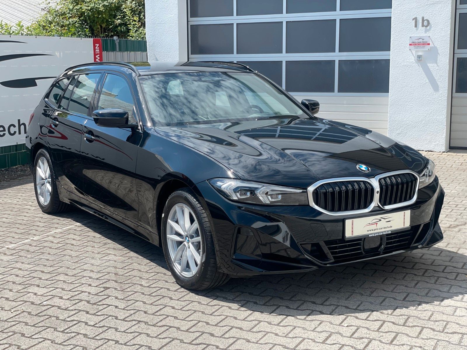 BMW 320d xDrive Touring - Samsaru's Car Outlet