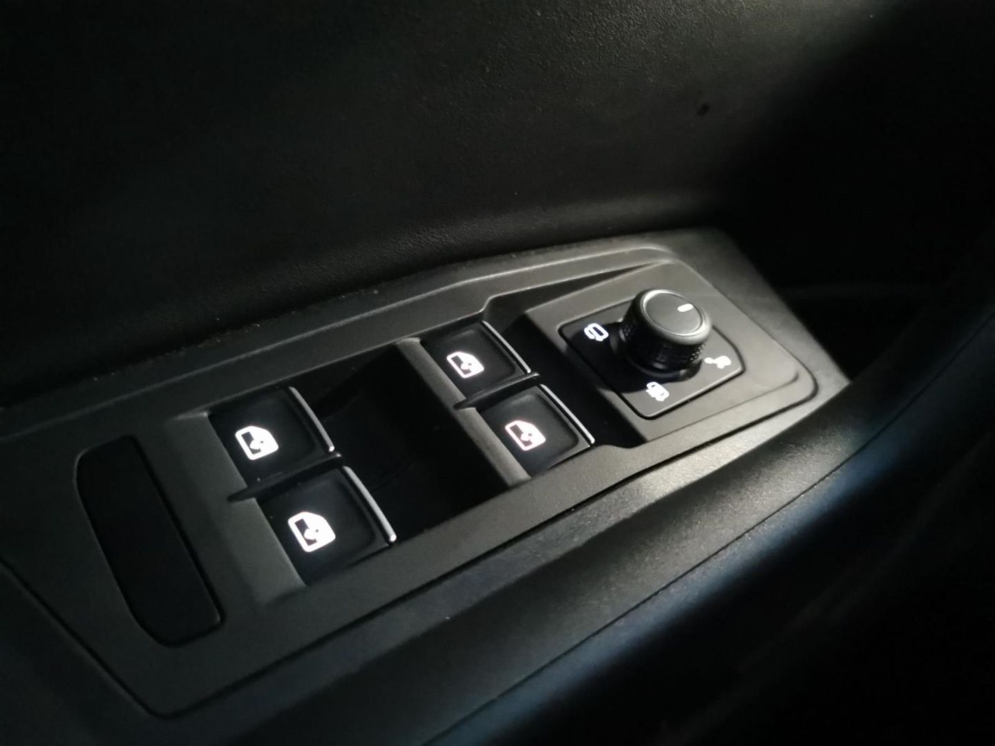 Volkswagen T-Roc R-Line - Samsaru's Car Outlet