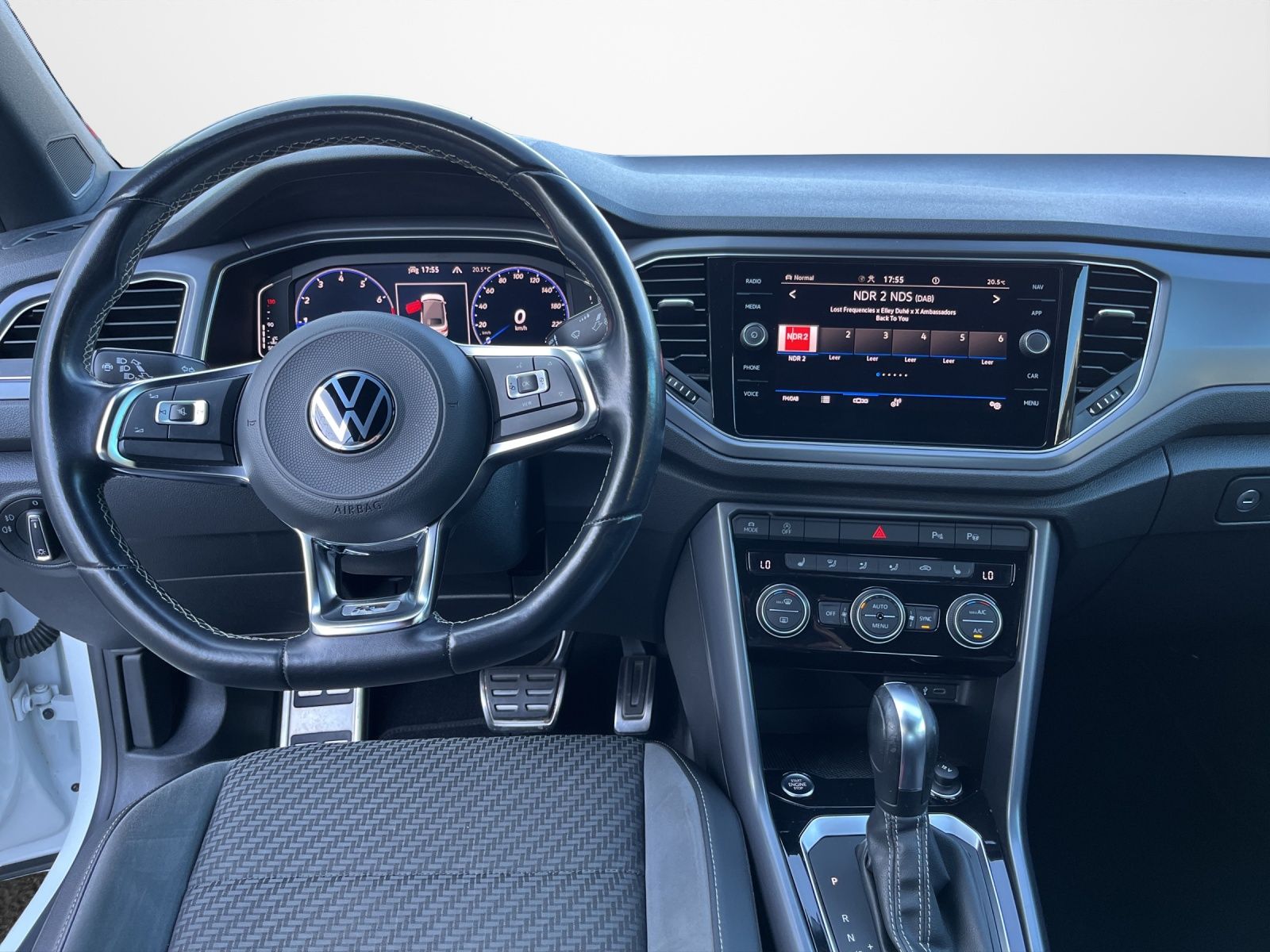 Volkswagen T-Roc 1.5 TSI DSG R-Line Black - Samsaru's Car Outlet