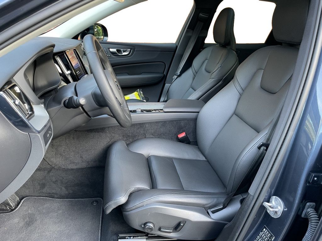 Volvo XC60 T6 Plus Dark Recharge Plug-In Hybrid AWD