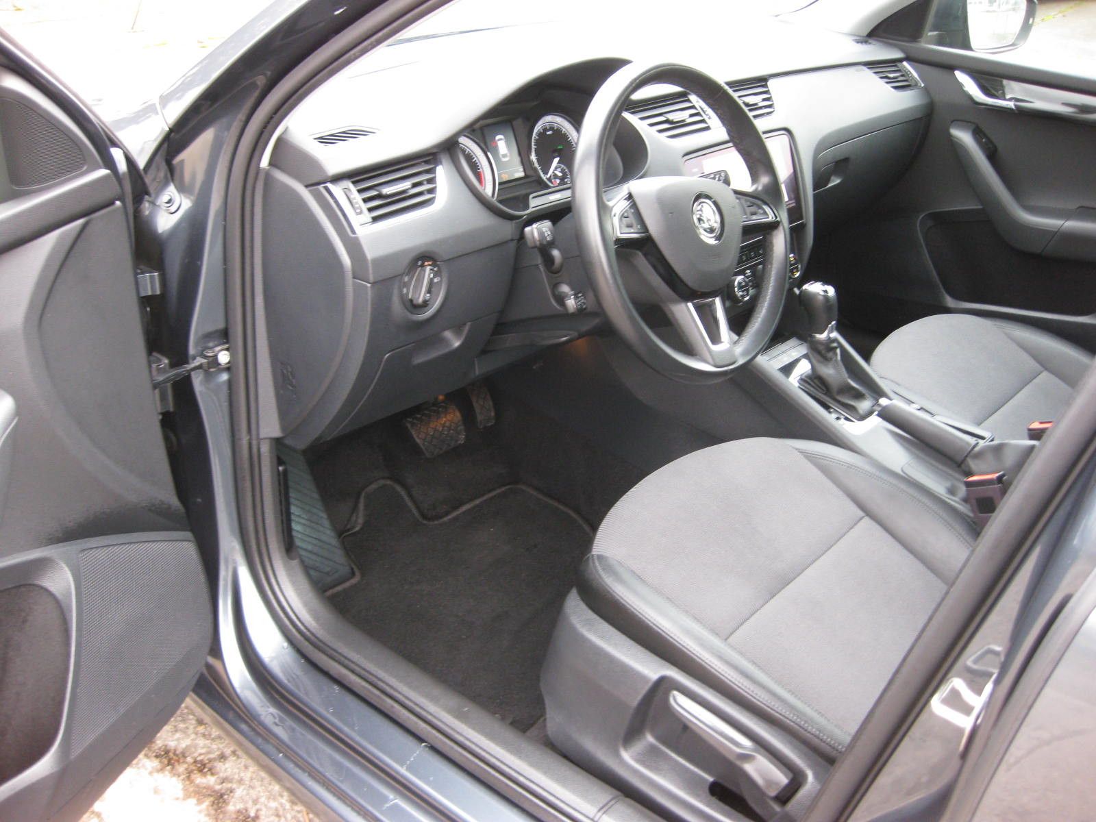 Skoda Octavia Combi Style - Samsaru's Car Outlet