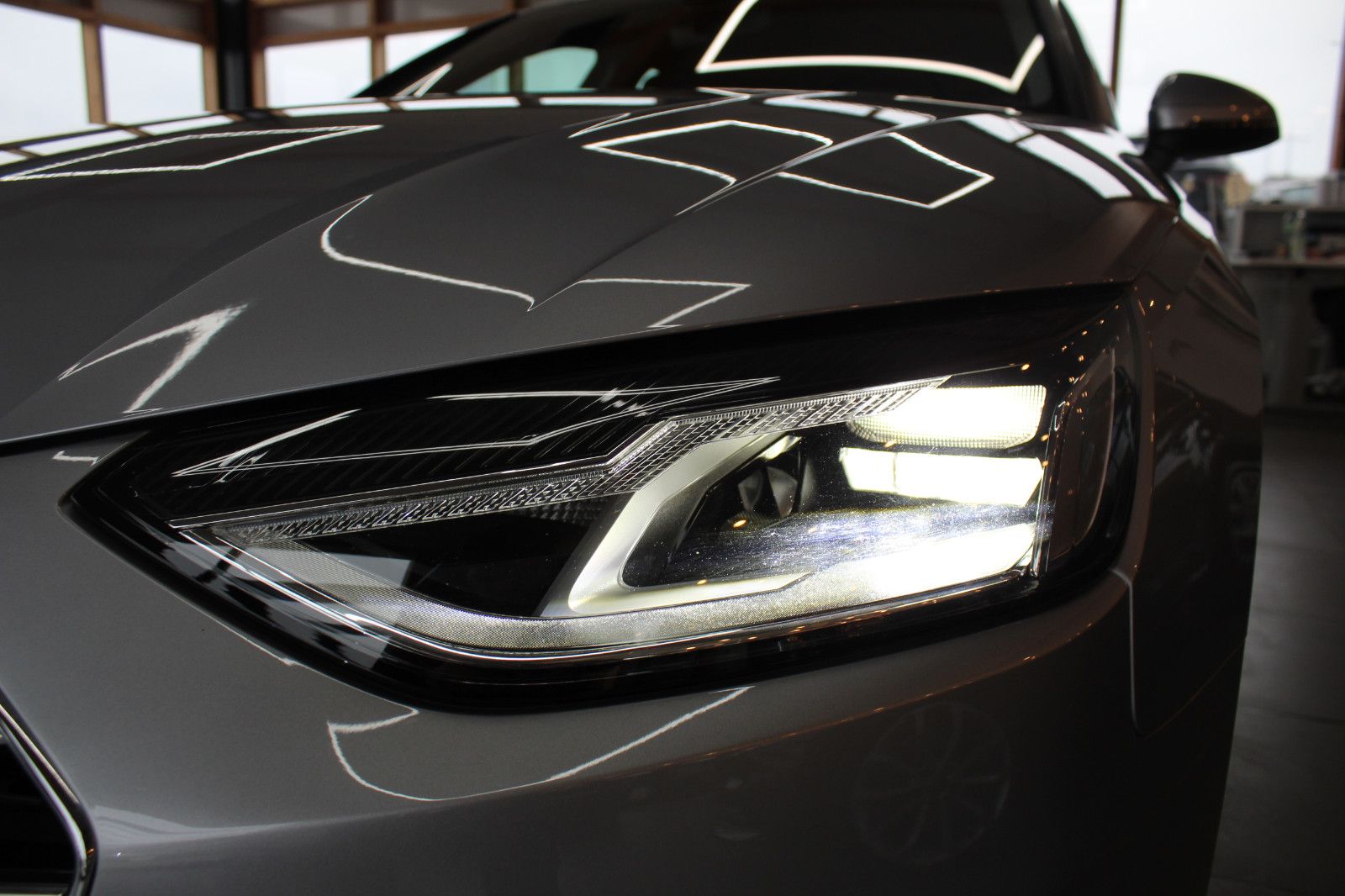 Audi A4 Avant 40 TDI S tronic advanced - Samsaru's Car Outlet
