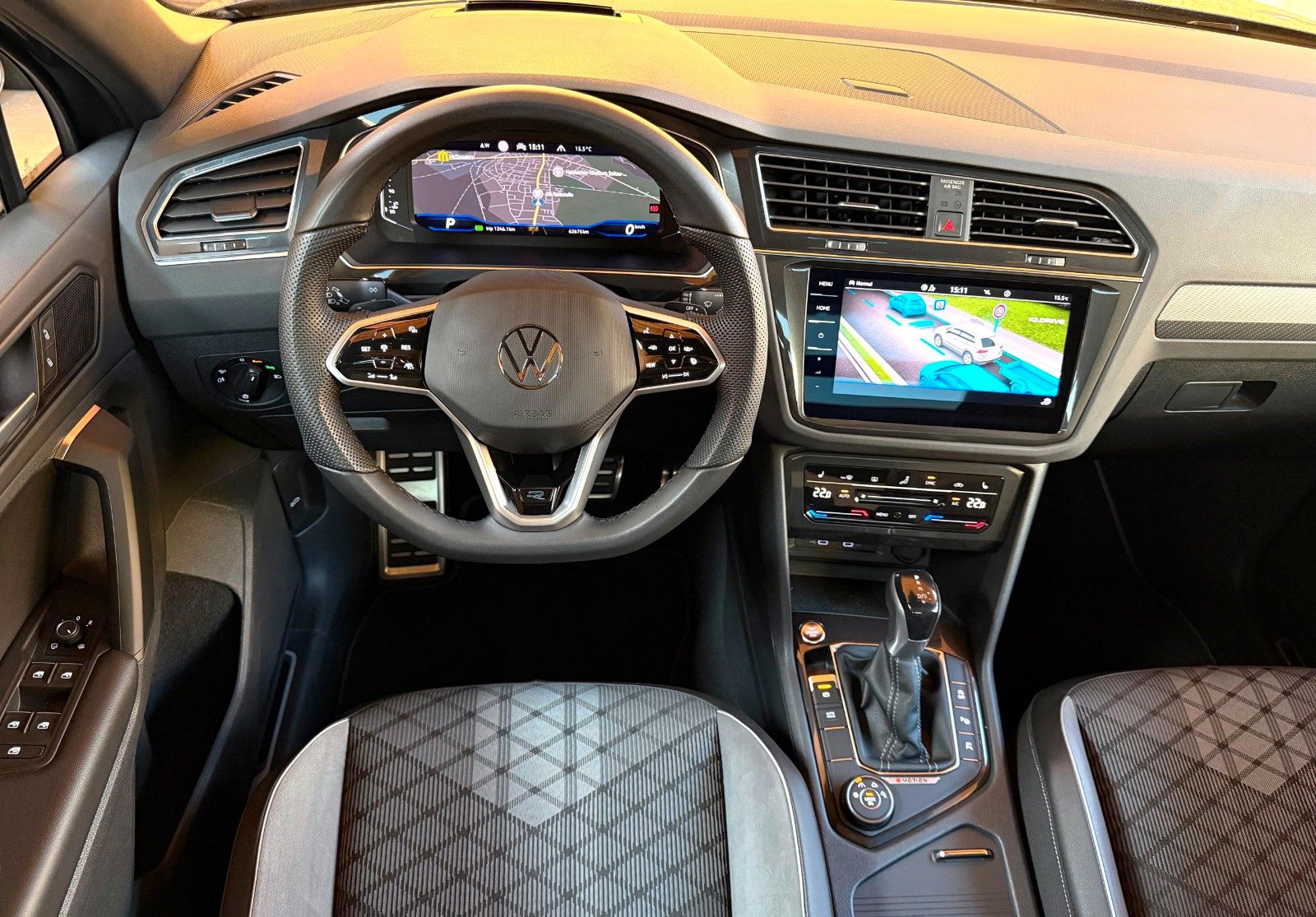 Volkswagen Tiguan R-LINE BLACK Pano 360° HuD Assist+ AHK 20