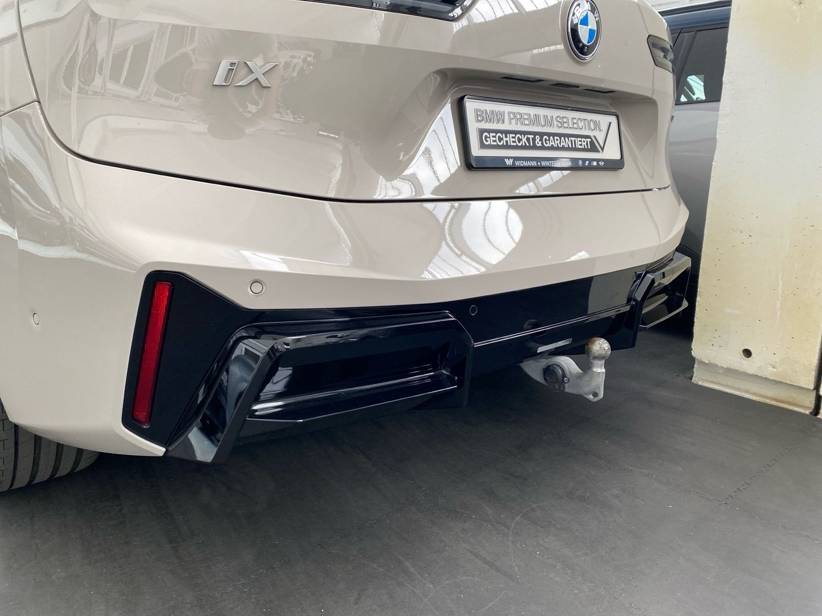 BMW iX xDrive60 M Sport Pro DA Prof. H/K 22´´ AHK