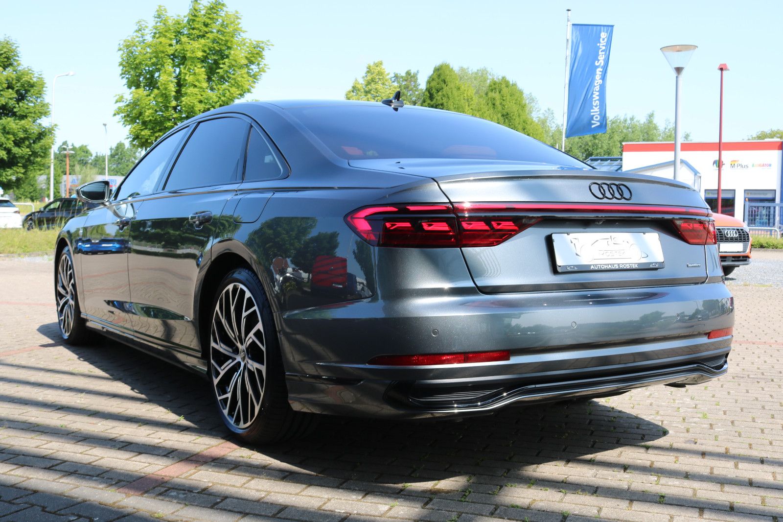 Audi A8 L 60 TFSI e Lang S line - Samsaru's Car Outlet