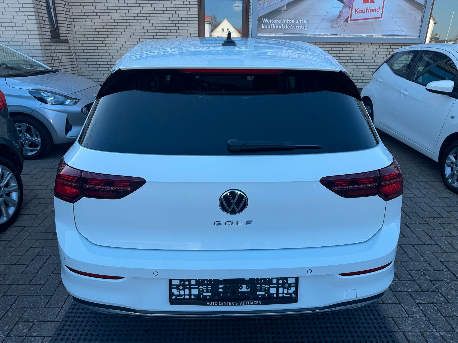 Volkswagen Golf VIII 1.5 TSI Active - Samsaru's Car Outlet