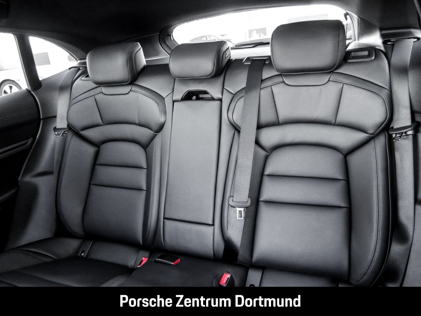Porsche Taycan Sport Turismo Surround View  Panoramadach