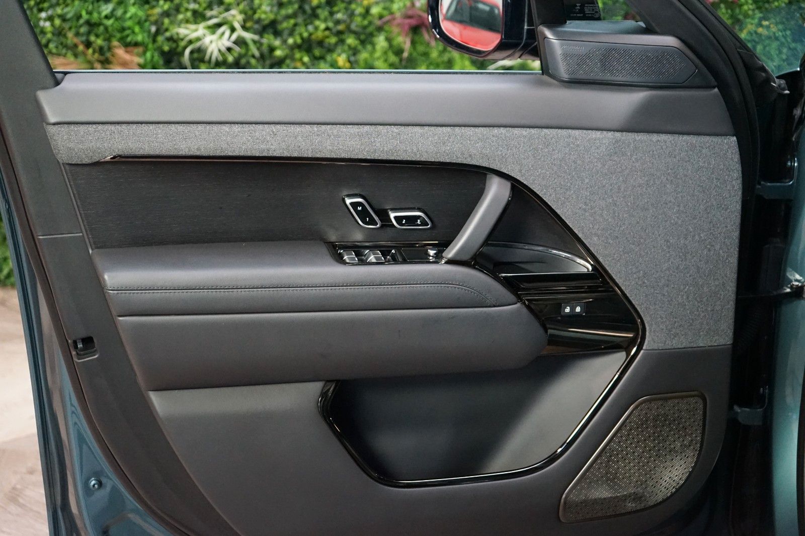 Range Rover Sport D350 AUTOBIO - Samsaru's Car Outlet