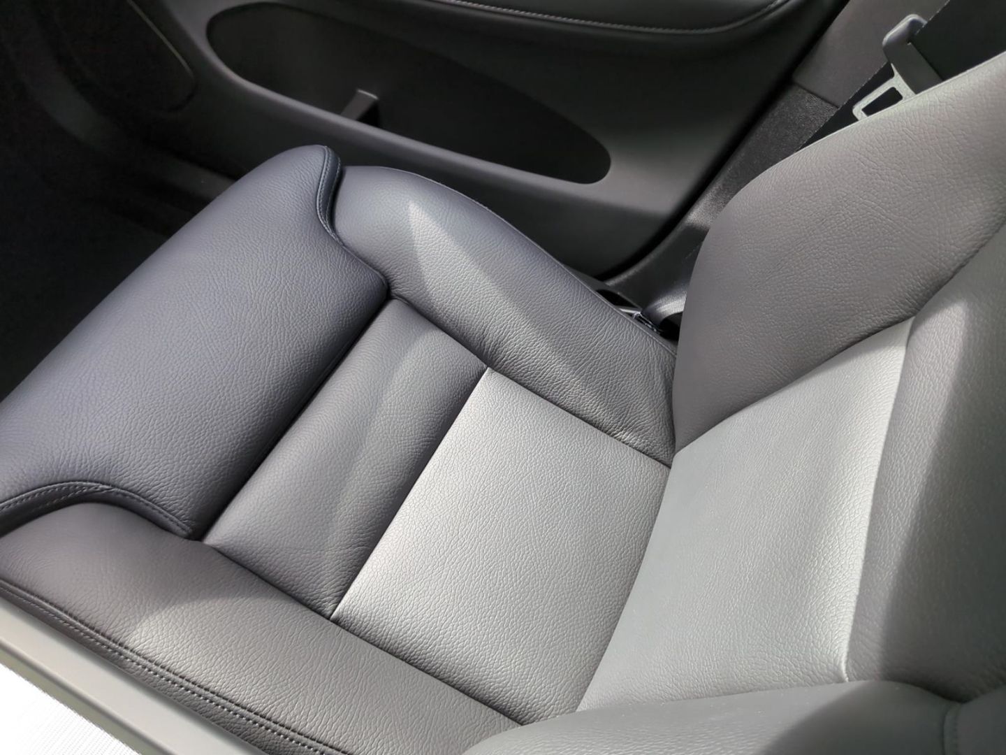 Volvo XC60 B4 AWD Ultimate Dark *Luft*AHK*SH*BLIS*360*