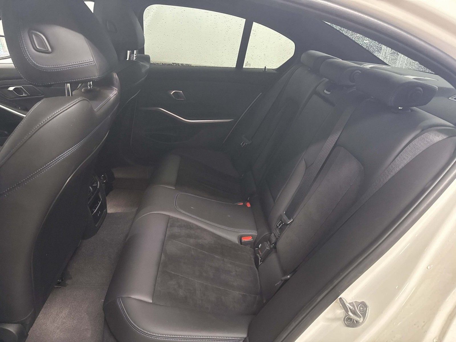 BMW 320i M Sport - Samsaru's Car Outlet