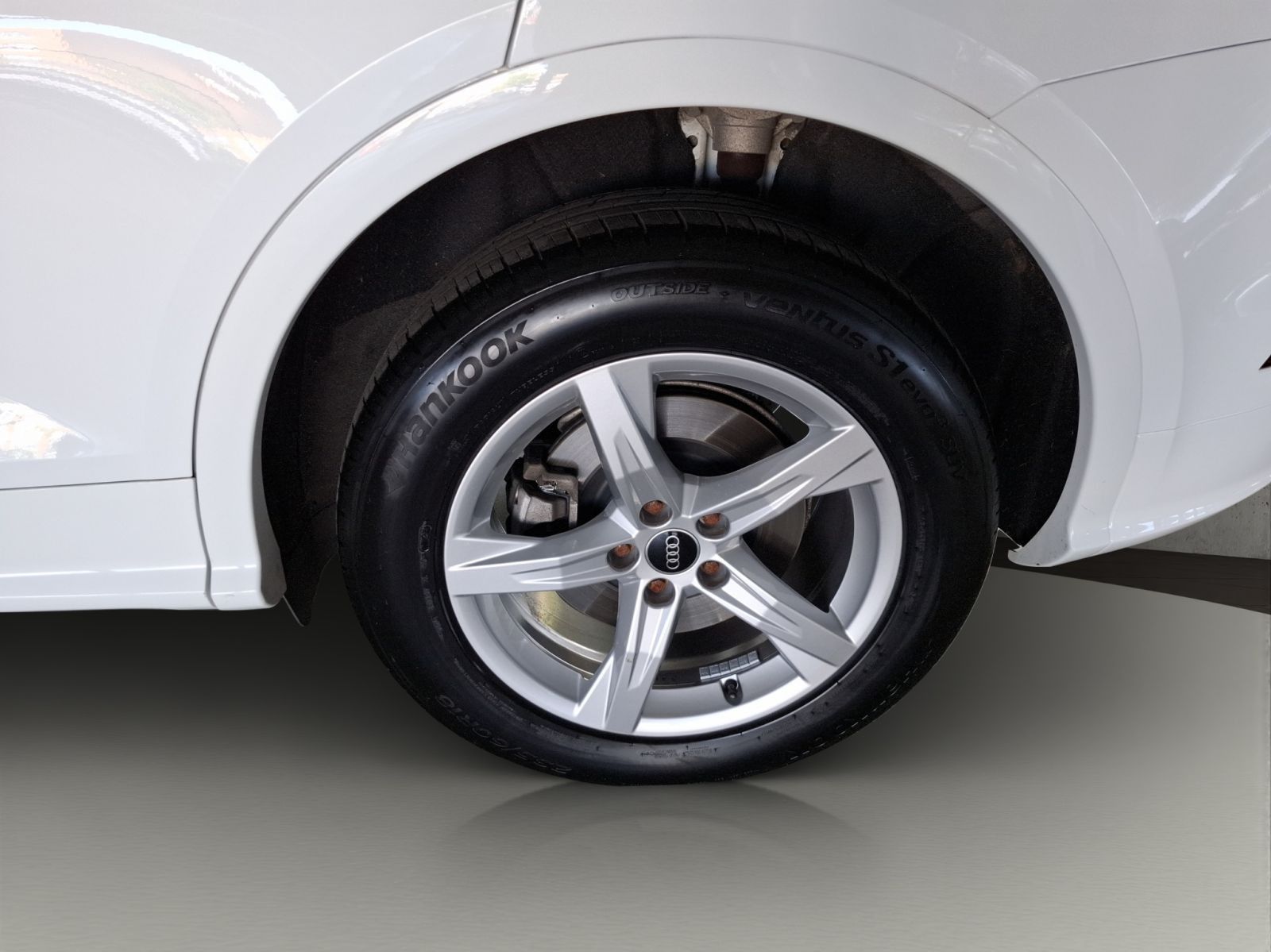 Audi Q5 TFSI e 50 e quattro S tronic - Samsaru's Car Outlet