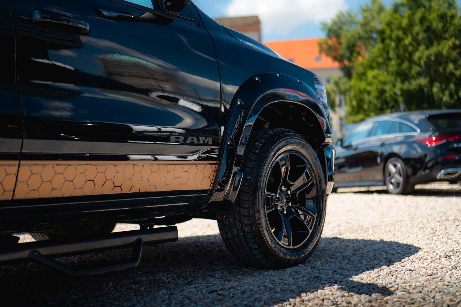 Dodge RAM 5.7 V8 HEMI 4x4 OFFROAD Night Limited 19%