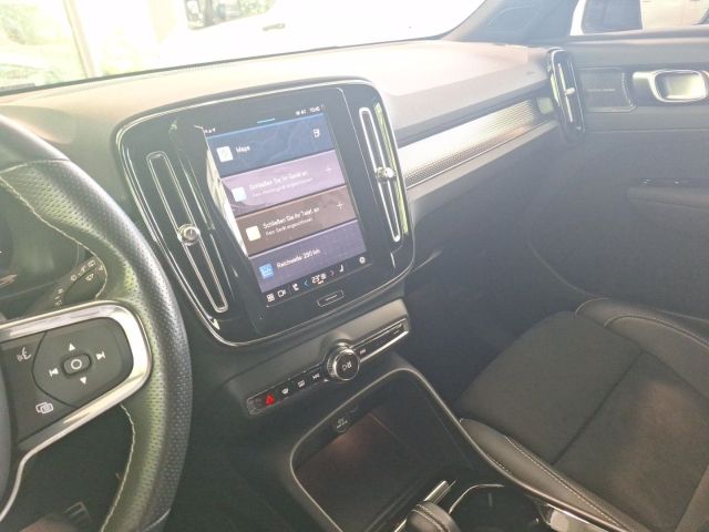 Volvo XC40 P8 AWD Twin R Design AHK ACC BLIS Alarmanla