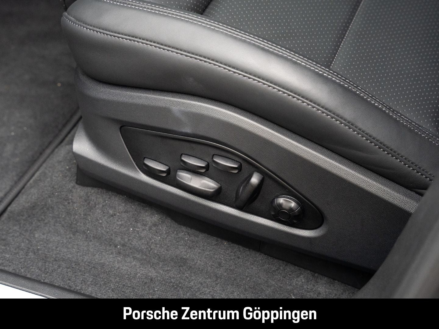 Porsche Macan 4 Luftfederung Panoramadach BOSE HA-Lenkun