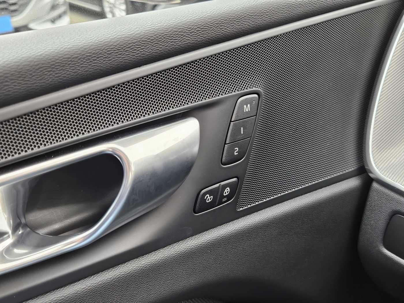 Volvo XC60 T6 AWD Plus Dark*AHK*ACC*Panorama*RFK*