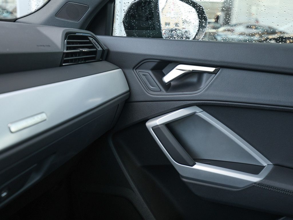 Audi Q3 S line 35 TDI quattro - Samsaru's Car Outlet