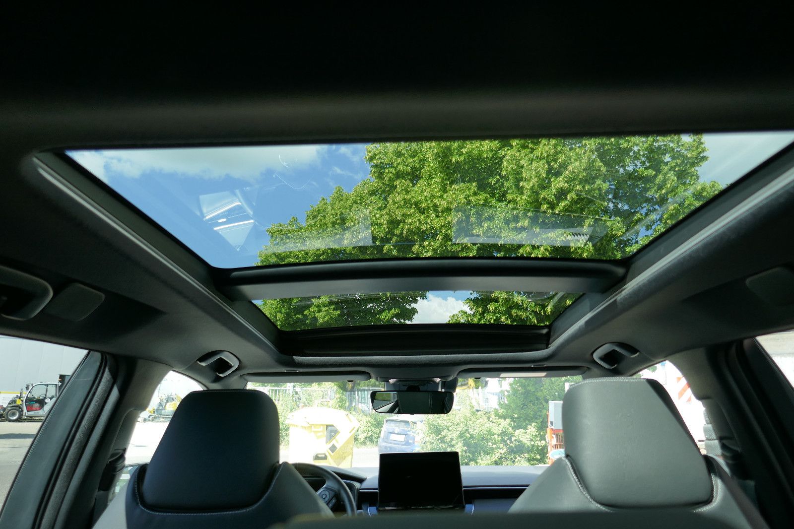 Toyota Corolla 2.0 Hybrid Lounge - Samsaru's Car Outlet