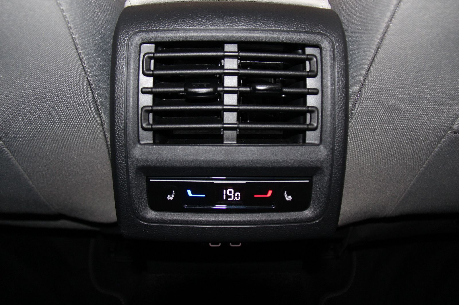 Volkswagen Golf 8 Var.Style 2.0 TDI DSG - Samsaru's Car Outlet