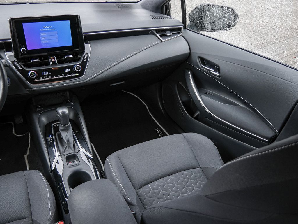 Toyota Corolla Touring Sports 2.0 Hybrid Business - Samsaru's Car Outlet