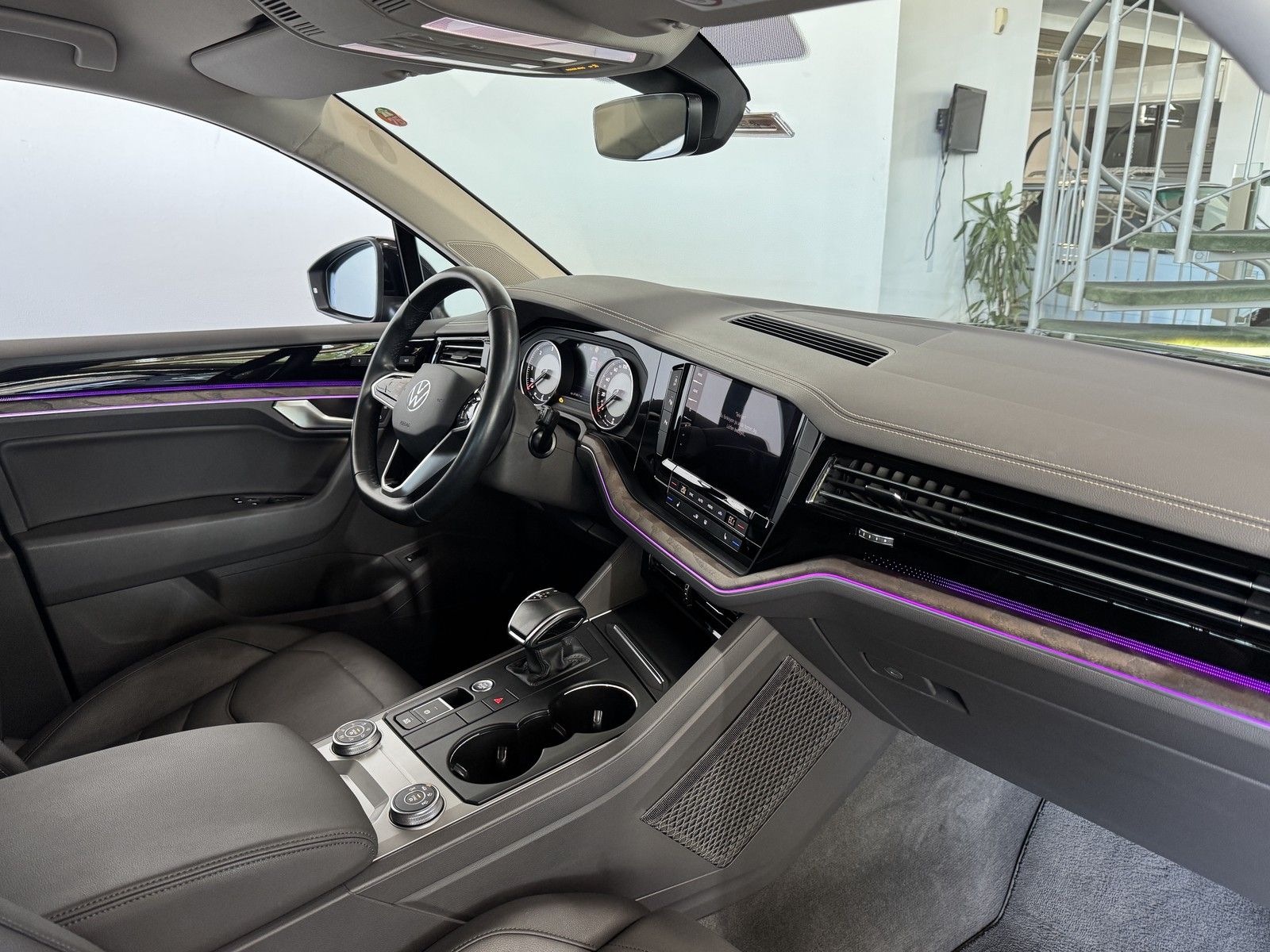 Volkswagen Touareg Atmosphere 4Motion - Samsaru's Car Outlet