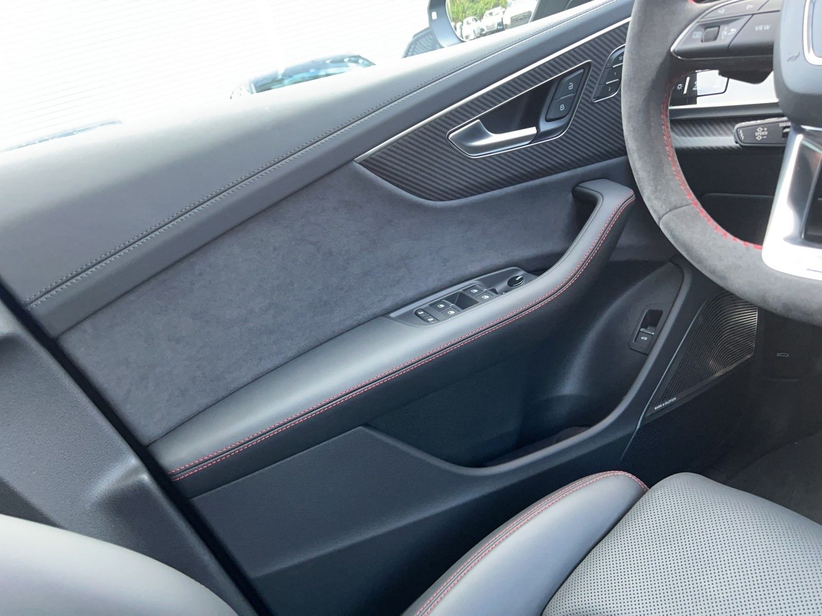 Audi RS Q8 4.0 TFSI quattro /AHK/Standhz/HuD/B&O/Matr