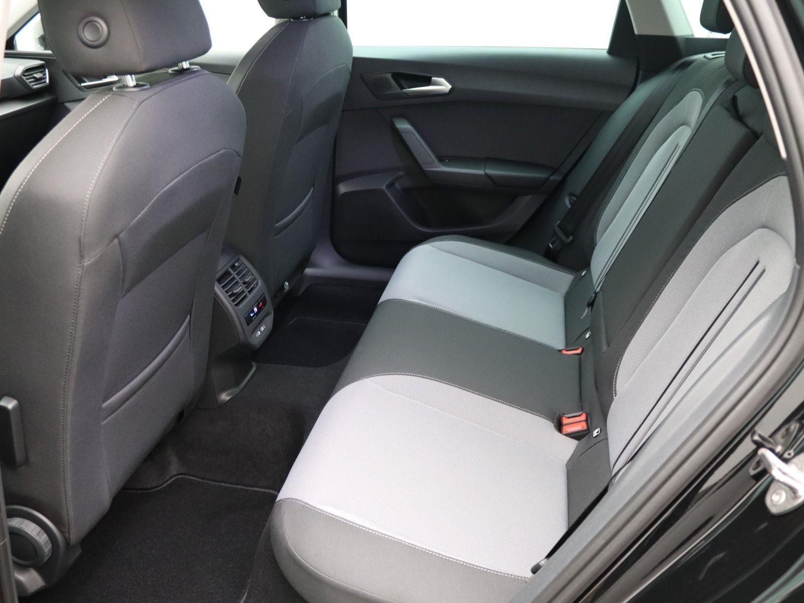 Seat Leon ST Style Edition 2.0TDI DSG/ Navi, AHK, LED