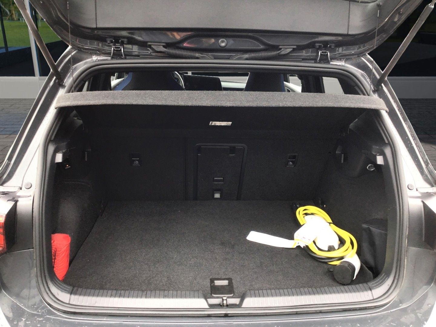 Volkswagen Golf VIII GTE - Samsaru's Car Outlet