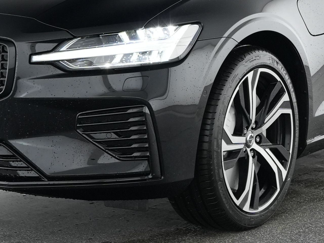 Volvo V60+T8+Recharge+AWD+GT+AHKsemi+Lenkradhzg+R-Kam+