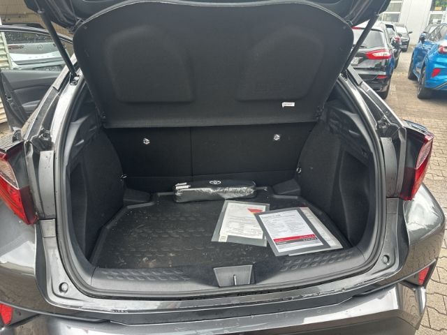 Toyota C-HR Hybrid Team D - Samsaru's Car Outlet