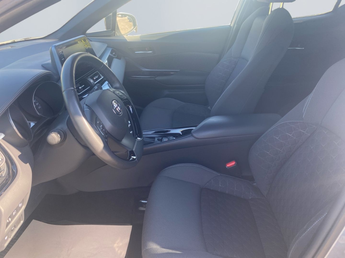 Toyota C-HR 2.0 Hybrid - Samsaru's Car Outlet