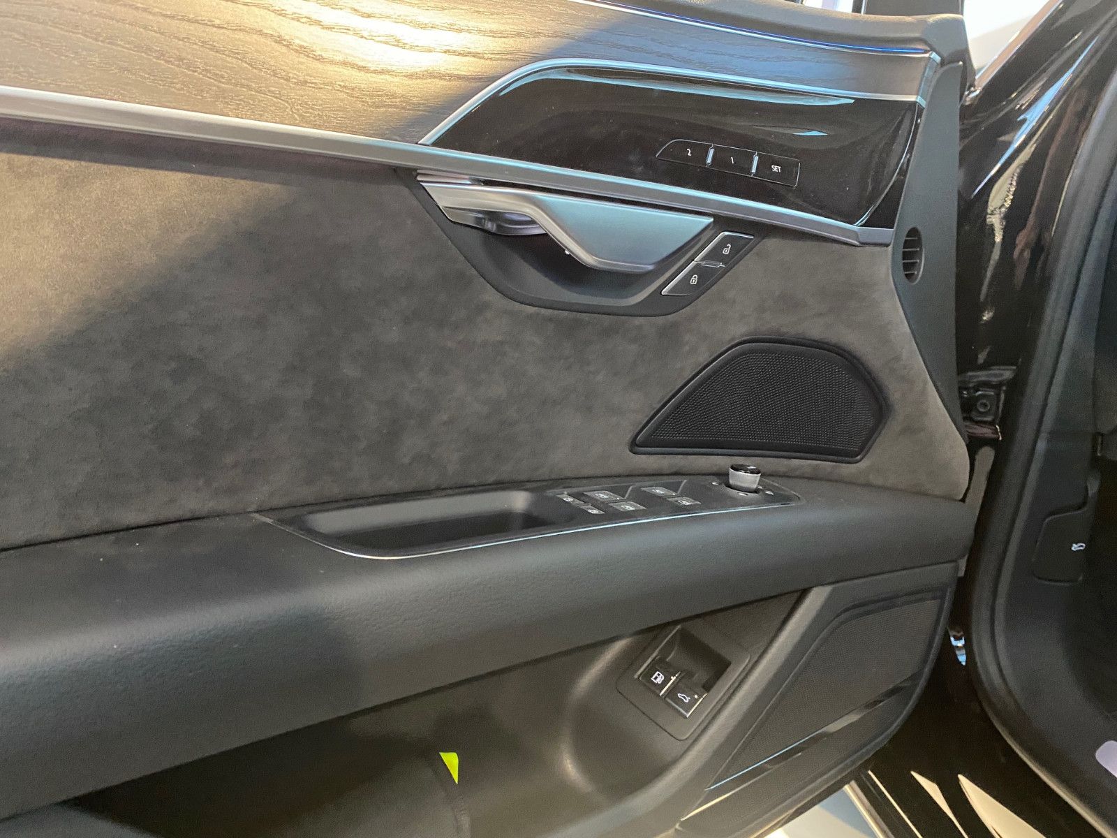 Audi A8 60 TFSI e quattro - Samsaru's Car Outlet