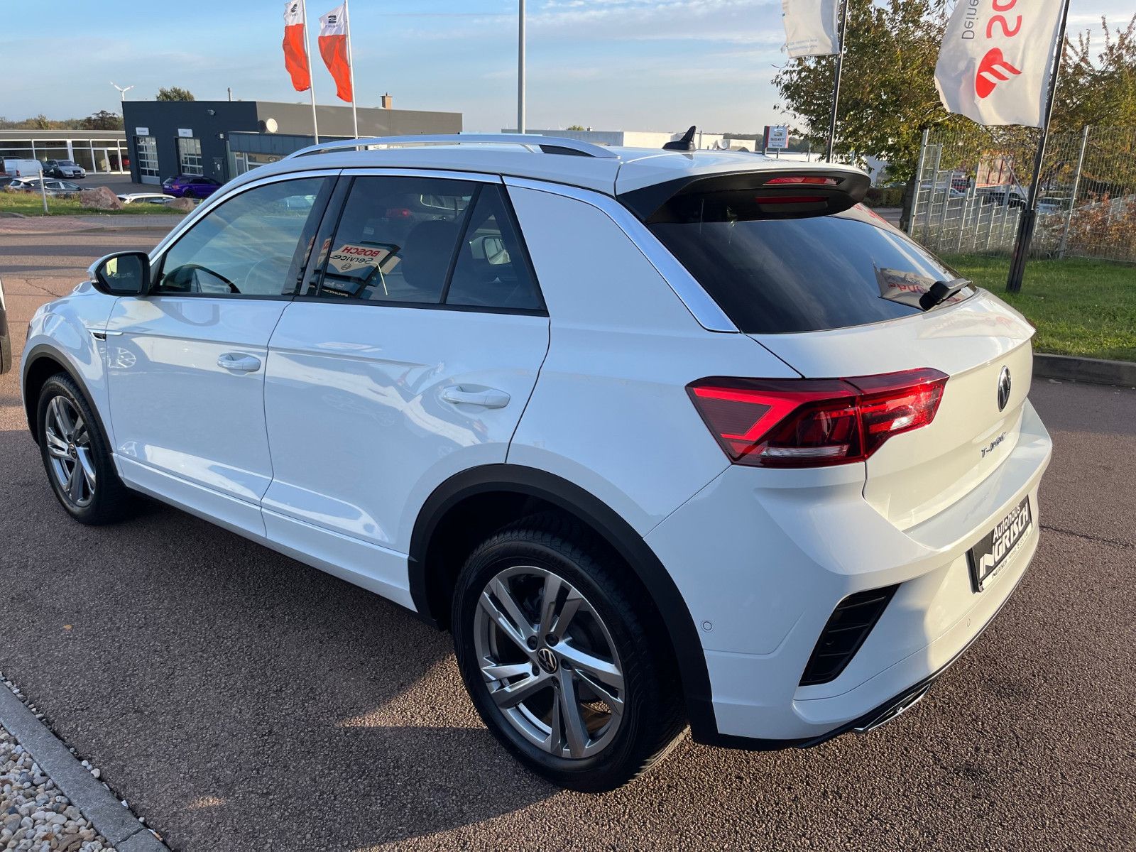 Volkswagen T-Roc R-Line - Samsaru's Car Outlet