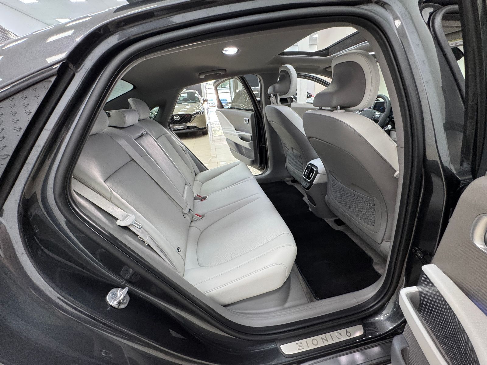 Hyundai IONIQ 6 77,4kWh 325ps 4WD Uniq PANO & DIGI NON