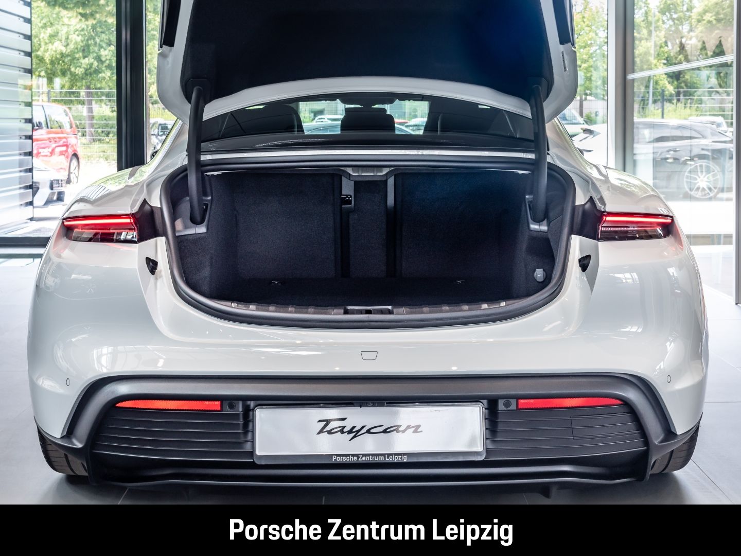 Porsche Taycan 4 SportDesign HD-Matrix ACC Pepita 21Zoll