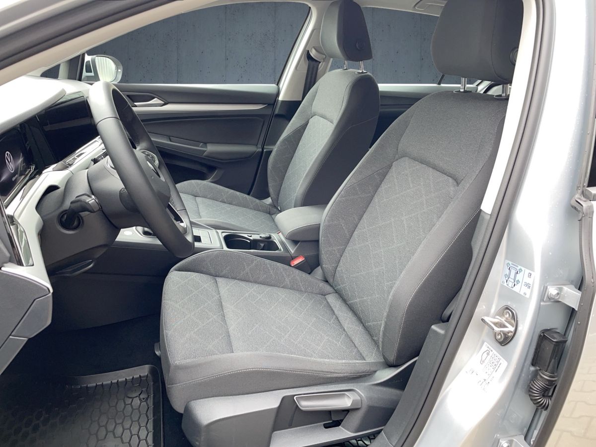 Volkswagen Golf VIII Life 1.5 TSI - Samsaru's Car Outlet