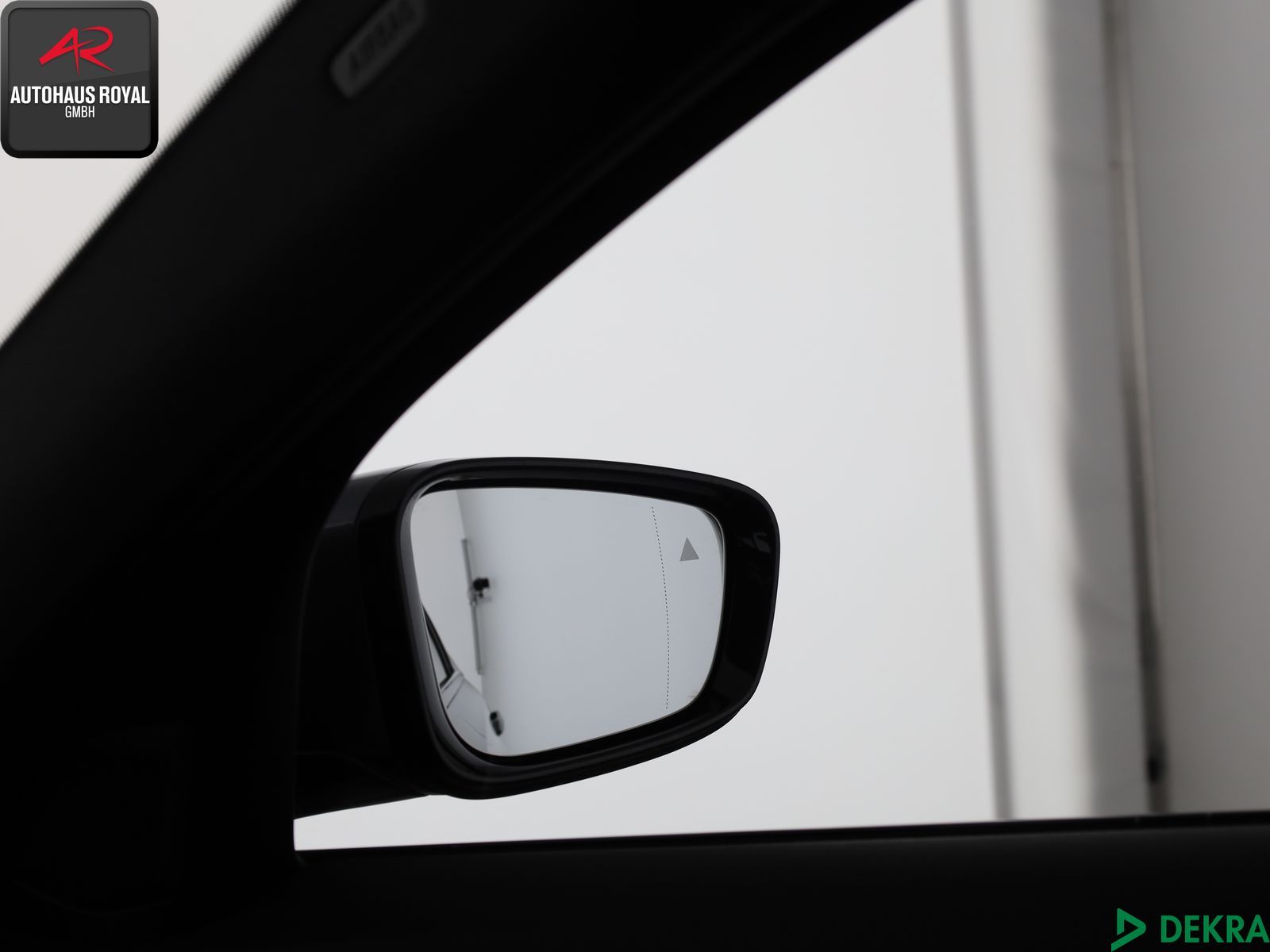 BMW 320 e T xDrive SPORTLINE - Samsaru's Car Outlet