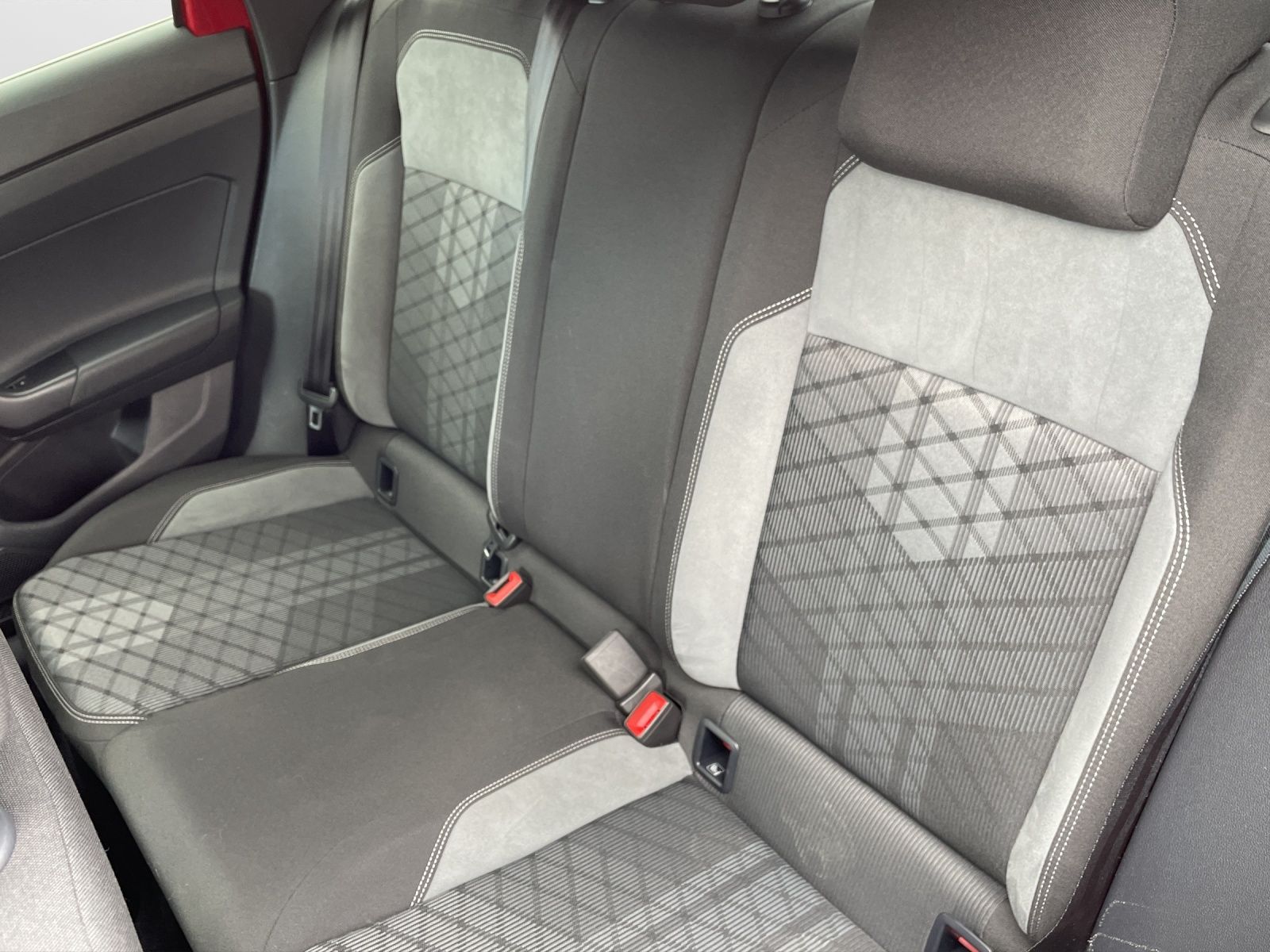 Volkswagen Taigo 1.0 TSI DSG R-Line - Samsaru's Car Outlet