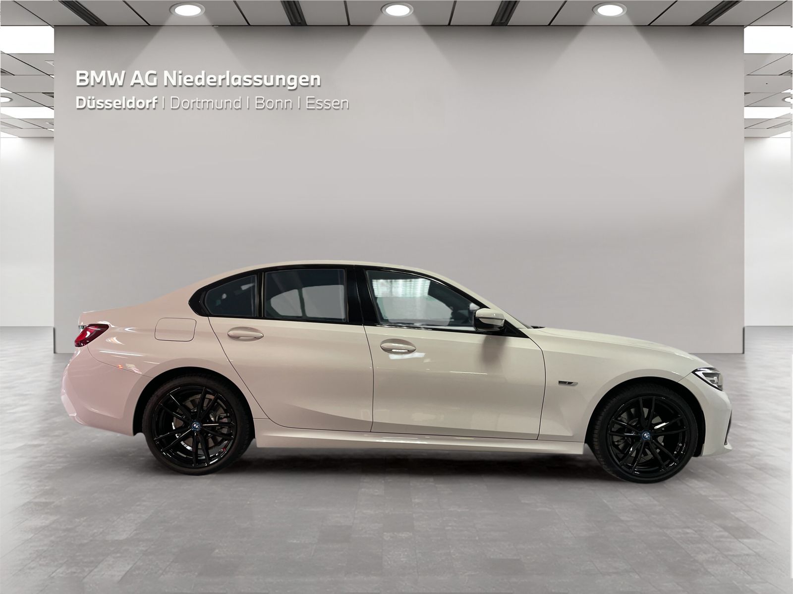 BMW 320e Limousine M Sport - Samsaru's Car Outlet