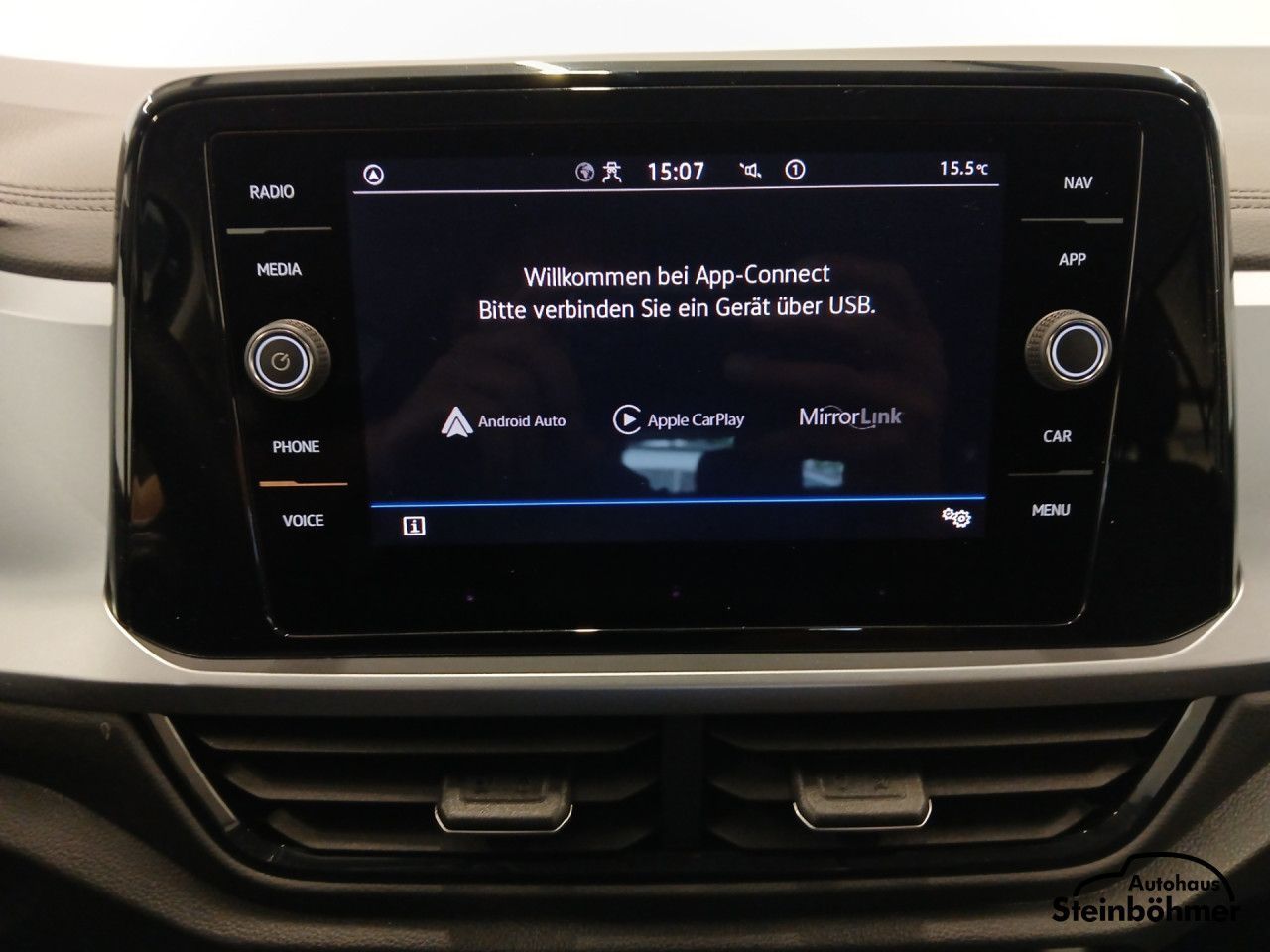 Volkswagen T-ROC Life 1.5TSI DSG - Samsaru's Car Outlet