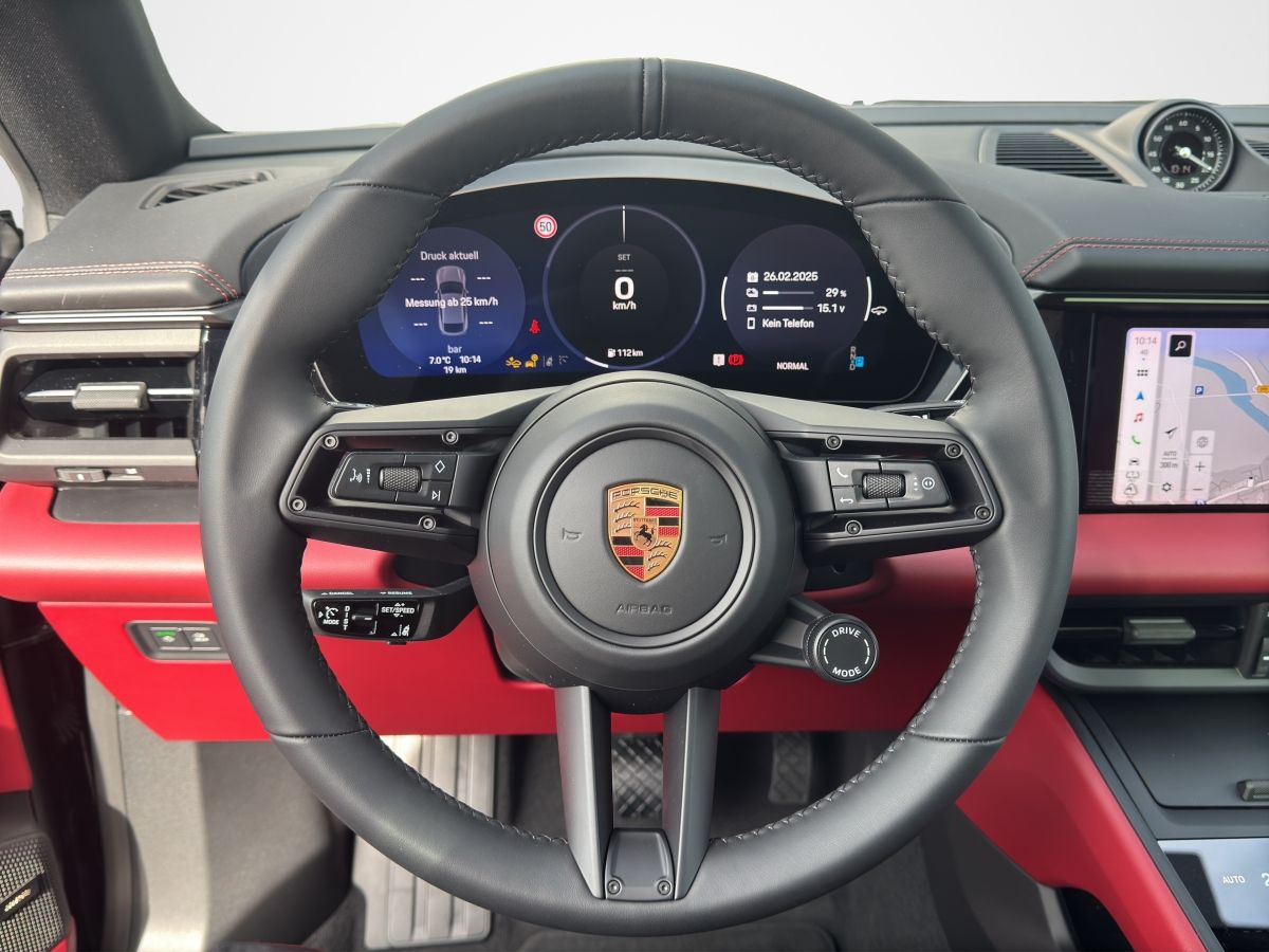 Porsche Macan 4 - Samsaru's Car Outlet