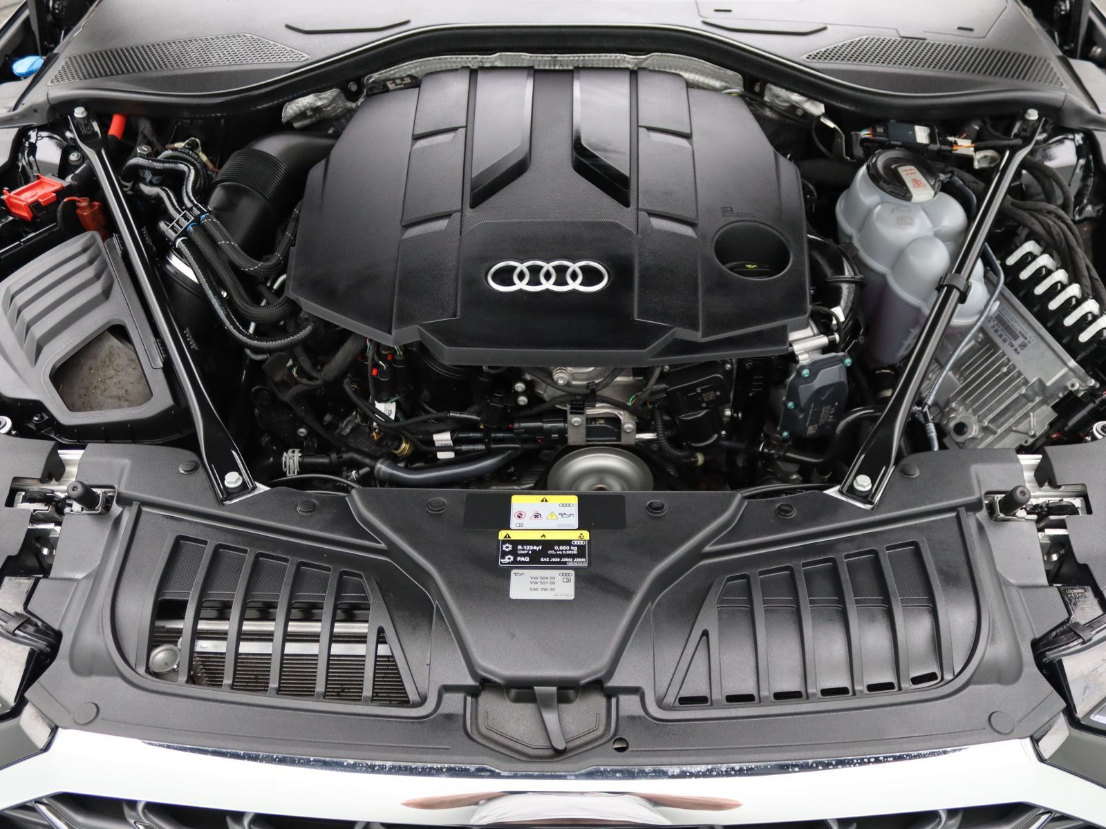 Audi A8 lang 50 TDI quattro - Samsaru's Car Outlet