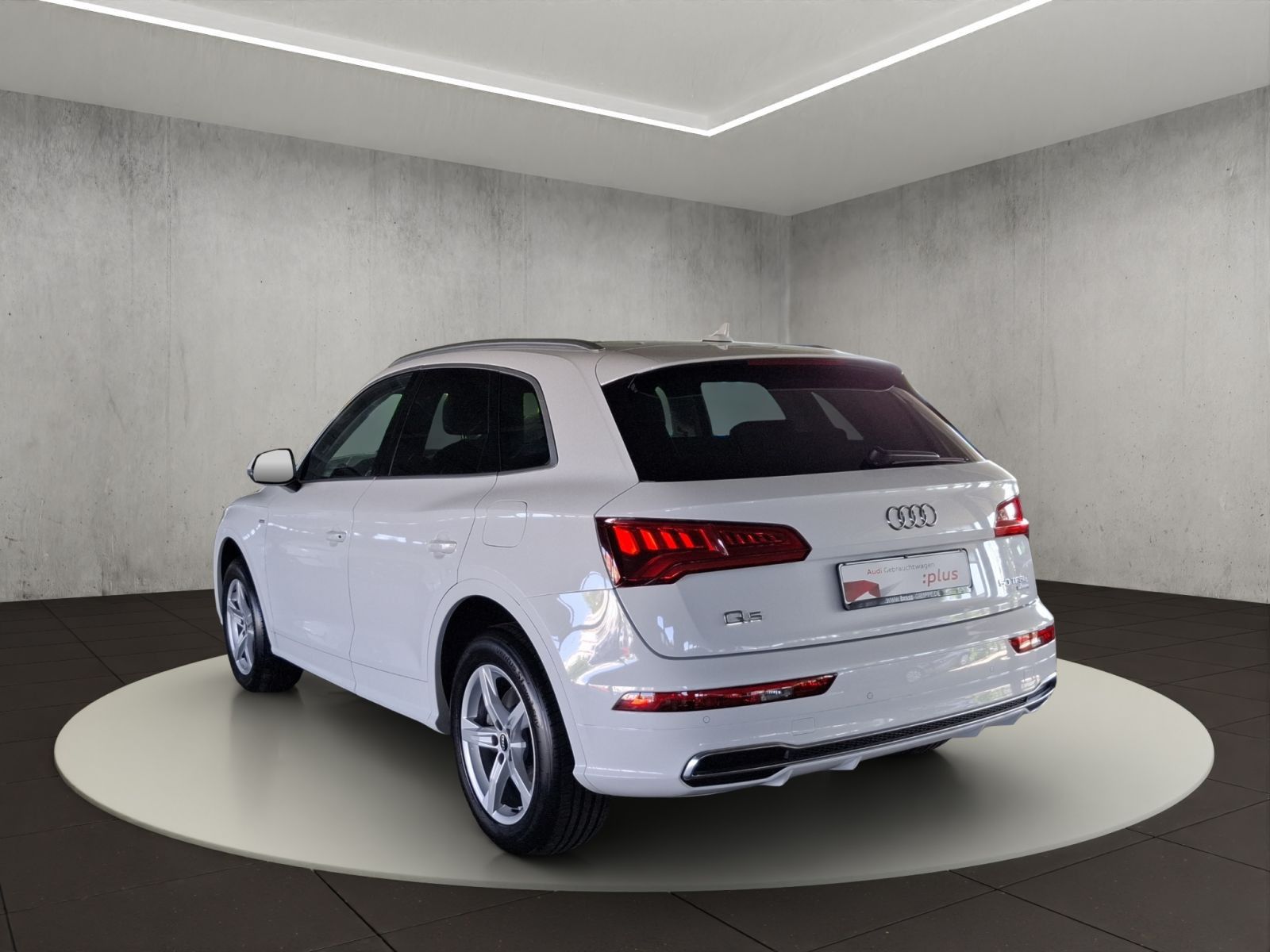 Audi Q5 TFSI e 50 e quattro S tronic - Samsaru's Car Outlet