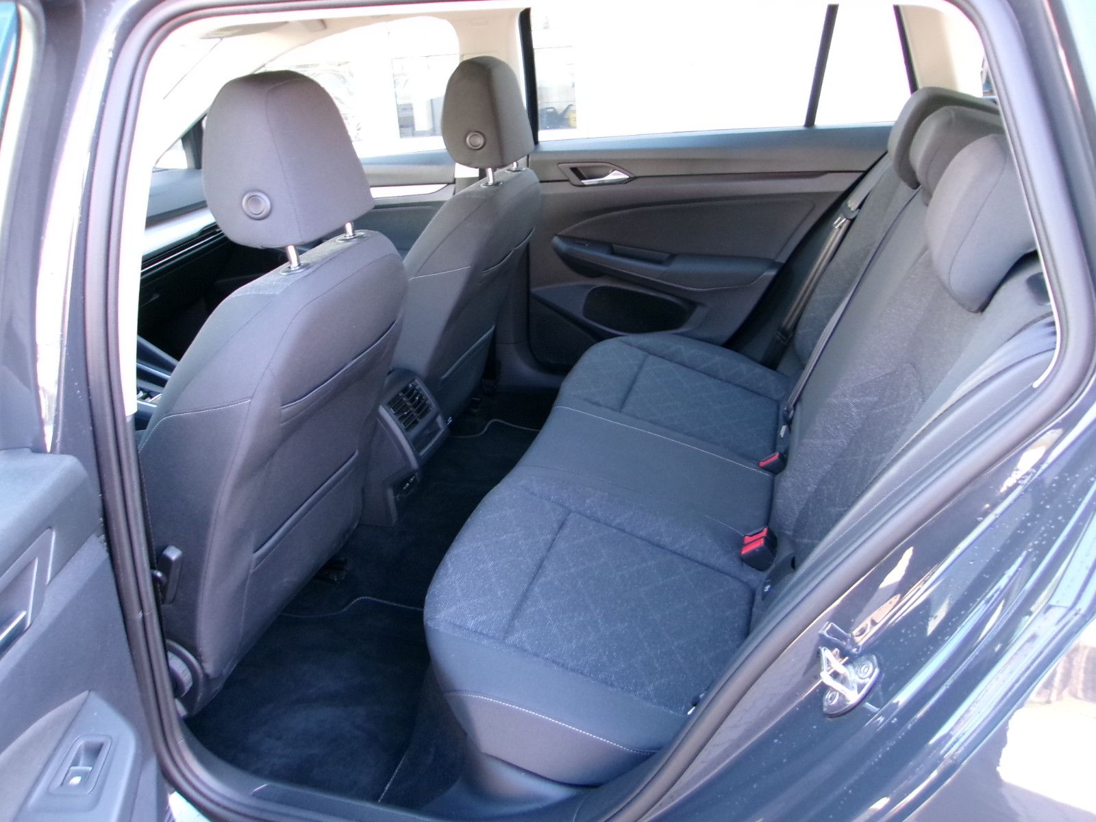 Volkswagen Golf VIII Variant Life 1.5 eTSI - Samsaru's Car Outlet