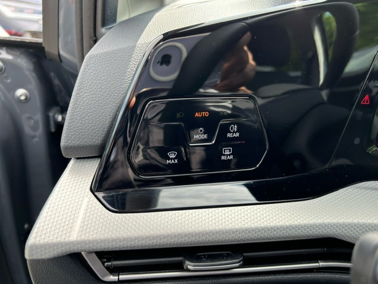 Volkswagen Golf VIII Move 1.5 TSI - Samsaru's Car Outlet