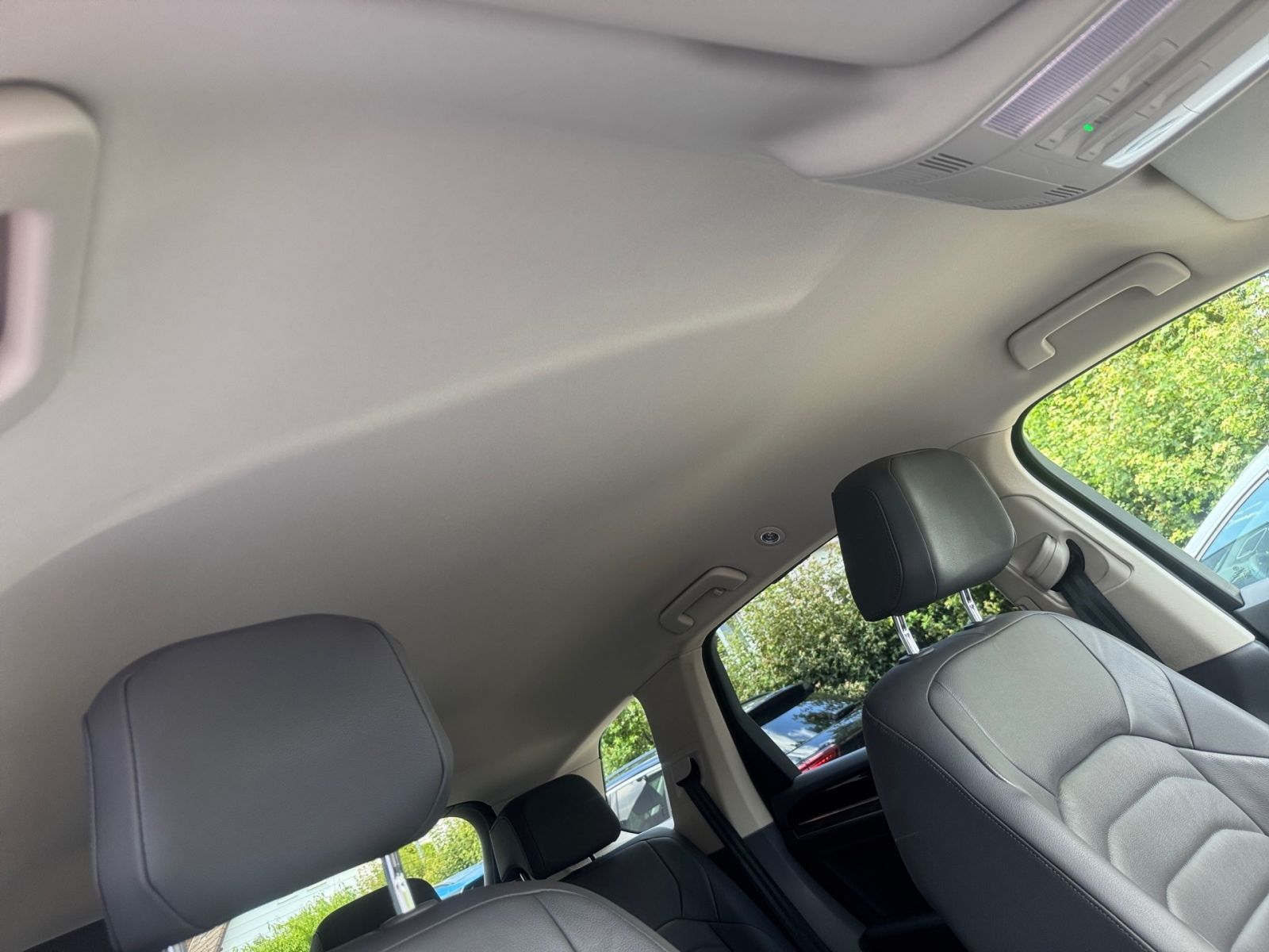 Volkswagen Touareg 3.0 TDI R-Line - Samsaru's Car Outlet